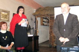 Katalogą bei jo leidimą pristatė jo leidėjai. Iš kairės: R.Šikšnienė, I.Skablauskaitė ir K. Demereckas. Foto 092+