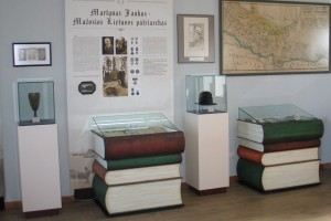 Kai kuriuos muziejinius baldus gamino Kauno dramos teatro meistrai. Foto 082+