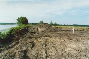 Prasideda darbai: taip išstumdyta žemė statybininkų laukė keletą mėnesių. 0013