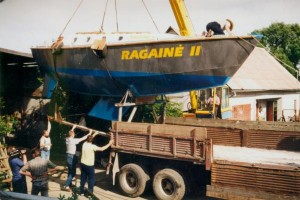 Kintuose A.Varno pastatyta jachta „Ragainė II“ kylą į pirmąją savo kelionę į Miniją. 003-2