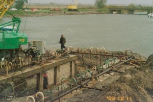 Upės vanduo buvo palilęs iki kritinio taško. 0030