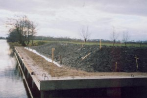 Pagrindiniai statybos darbai buvo baigti 2003 m. rudenį. O sutvarkyti aplinką buvo numatyta pavasarį. įrengti 0042