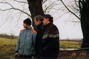 Pirmoji talka būsimo jachtklubo vietoje. Iš kairės Dainius Juršėnas, A.Varnas ir Juozas Kurmoravičius. 005