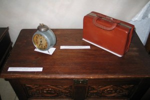Mechaninis laikrodis taip pat jau tampa istorija, kaip ir natūralios odos moteriškos rankinės. Foto 082+
