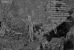 Vokiečių karinės žvalgybos 1944 m. gruodžio 23 d. iš 8 600 m. aukščio daryta aeronuotrauka (fragmentas), kurioje fiksuota Šilutės miesto geležinkelio stotys bei miesto prieigose buvę geležinkelio tiltai.