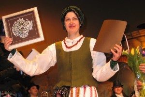 Turime 2013 metų "Sidabrinės nendrės" laureatę V.Galinskienę.